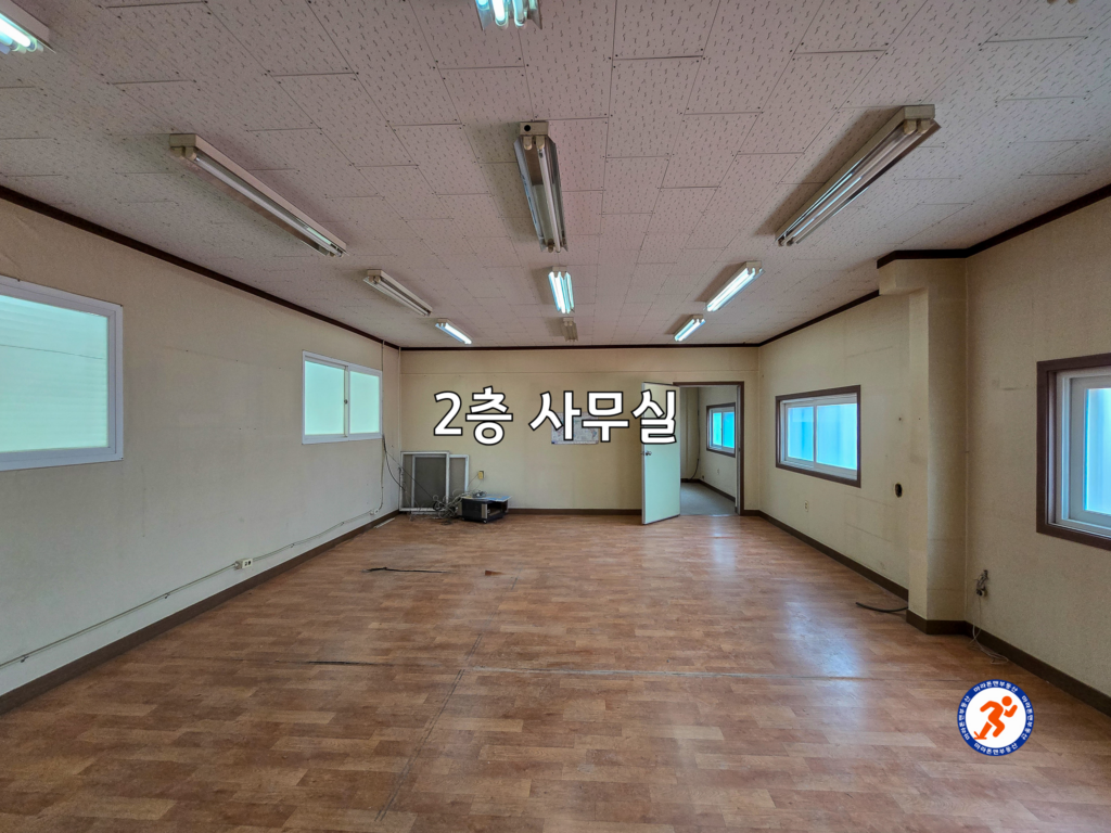 공장 2층 사무실