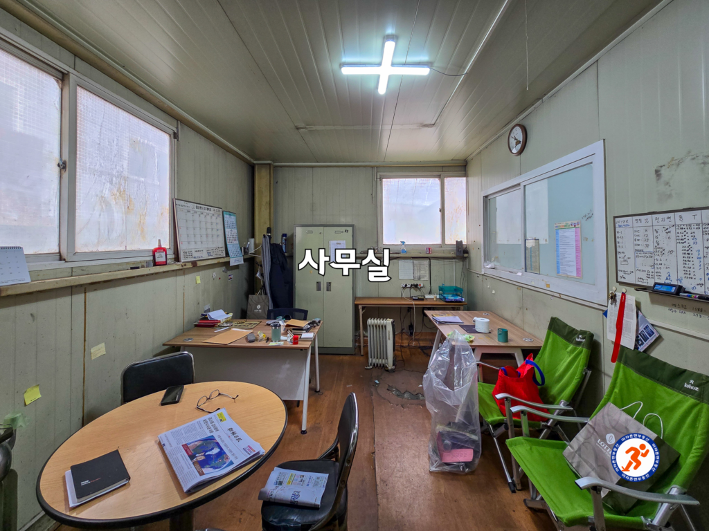 [화성공장임대, 봉담공장임대] 봉담읍 왕림리 6차선 대로변 공장 임대 매물 사무실 내부 사진